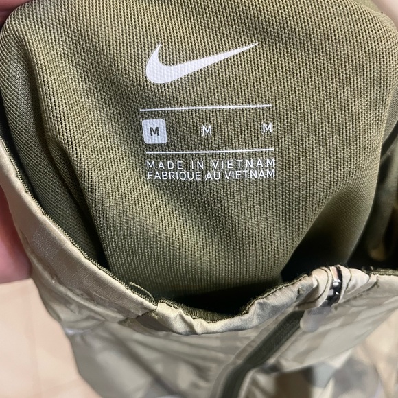 Nike Shield women’s reflective hooded running jacket, M - Picture 3 of 5